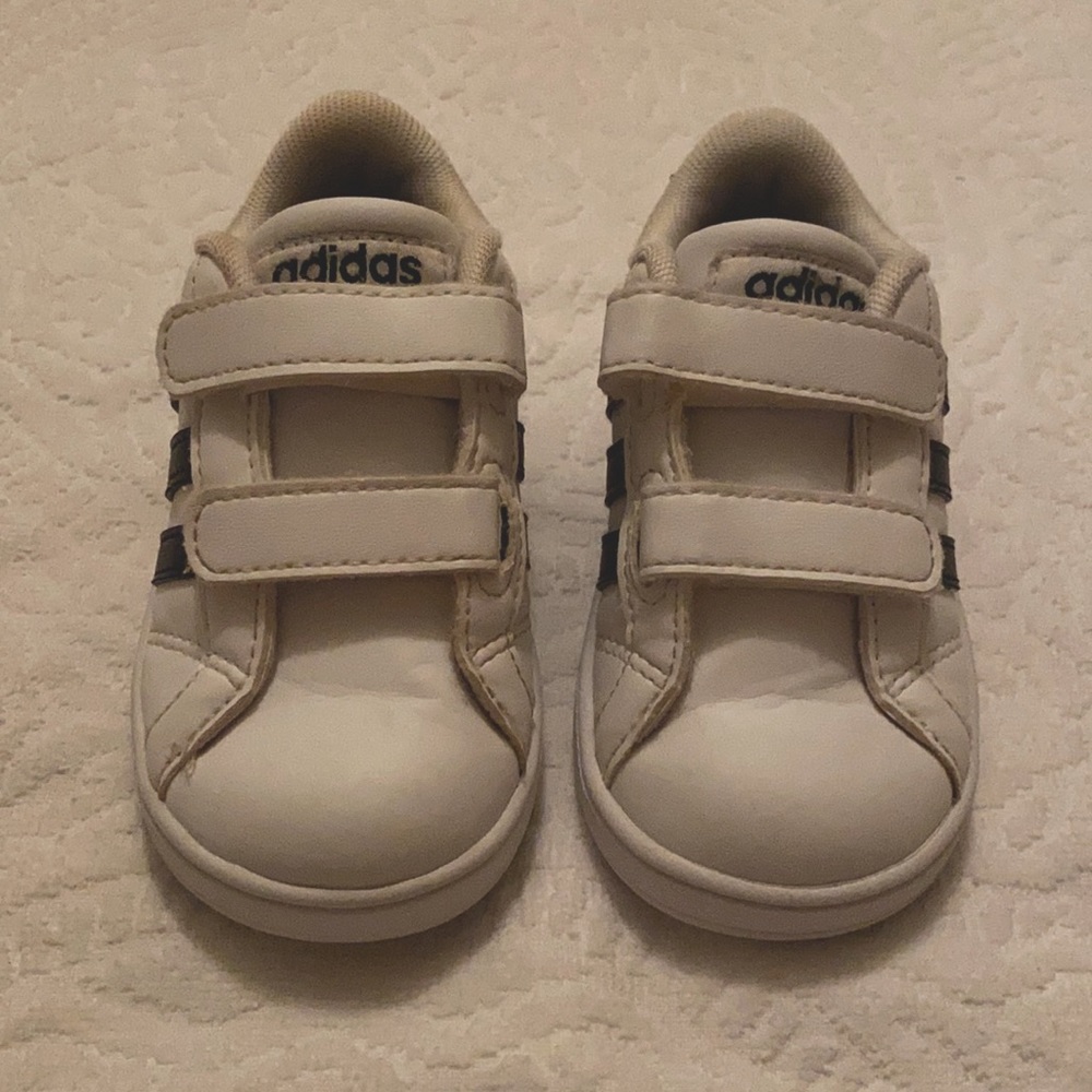 Adidas toddler shoes sz 6